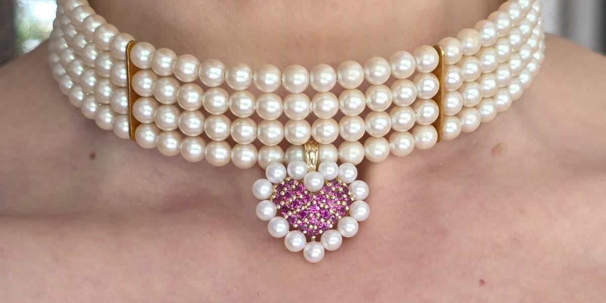 Pearl choker with heart pendant